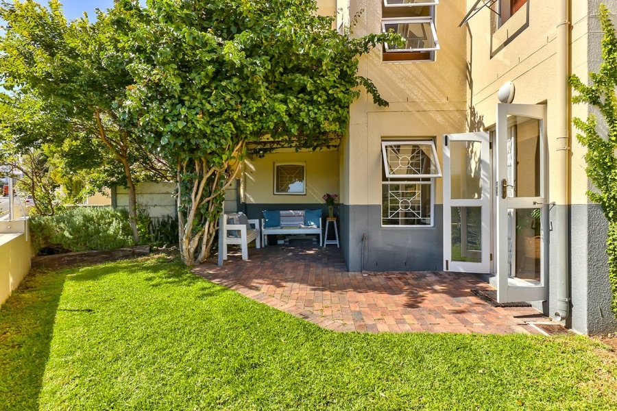 1 Bedroom Property for Sale in Vredehoek Western Cape